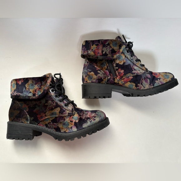 Madden Girl Other - Madden Girl Floral Combat Boots - Black and Multicolor